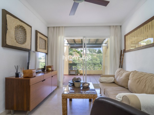 2 Bedrooms Apartment in Benahavís