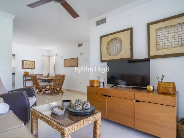 2 Bedrooms Apartment in Benahavís