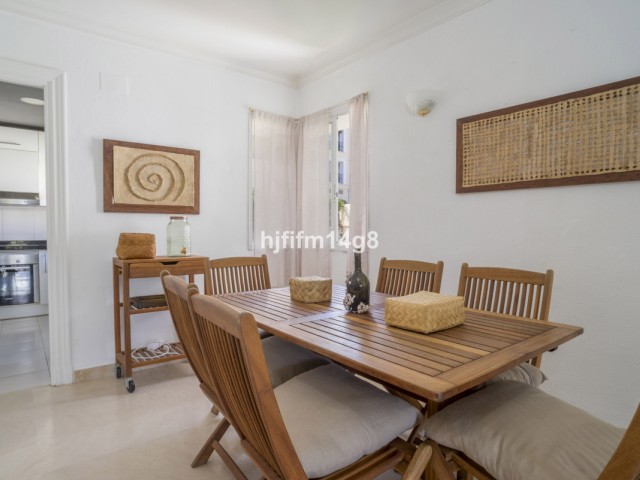 2 Bedrooms Apartment in Benahavís