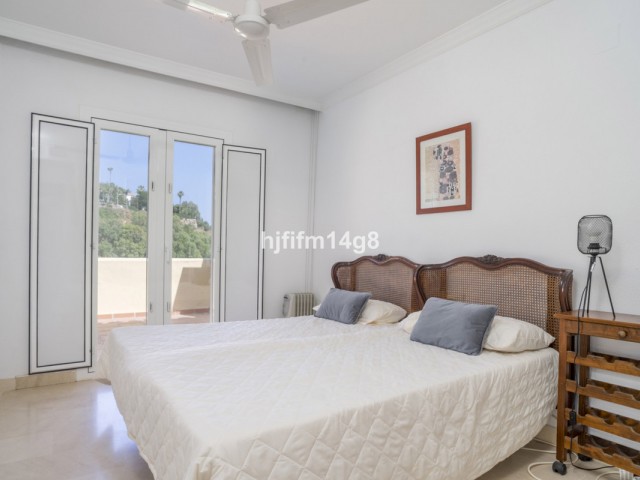 2 Bedrooms Apartment in Benahavís