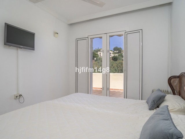 2 Bedrooms Apartment in Benahavís