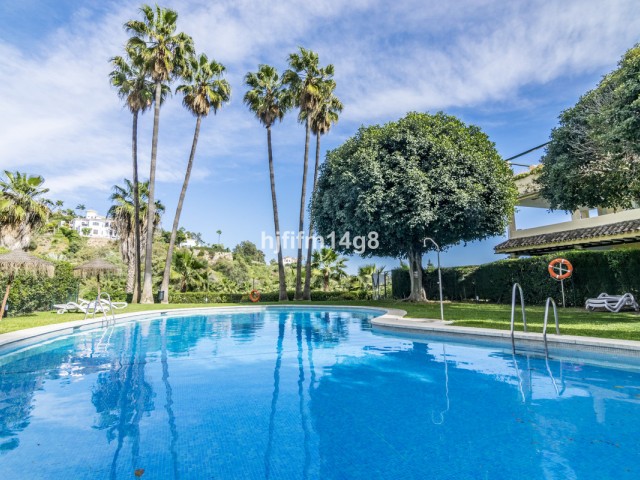 2 Bedrooms Apartment in Benahavís