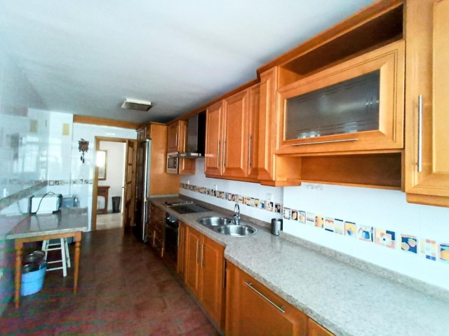 4 Bedrooms Apartment in La Carihuela