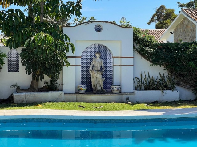 4 Sovrums Villa i Estepona