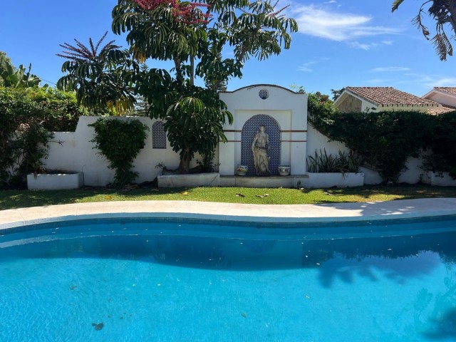 4 Sovrums Villa i Estepona