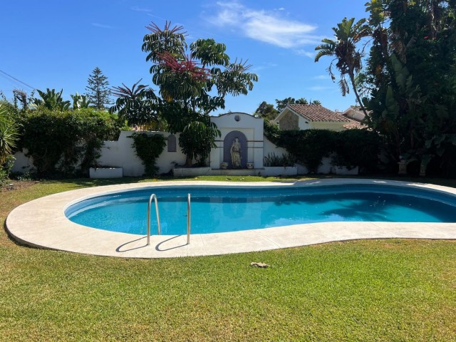 4 Sovrums Villa i Estepona