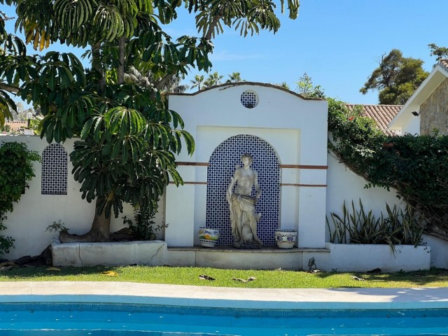 4 Sovrums Villa i Estepona