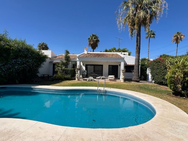 4 Sovrums Villa i Estepona