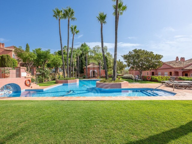 Apartamento con 4 Dormitorios  en Monte Halcones