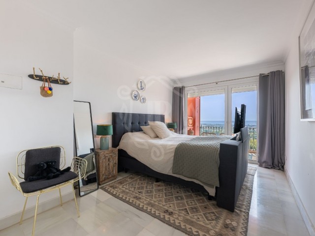 Apartamento con 4 Dormitorios  en Monte Halcones