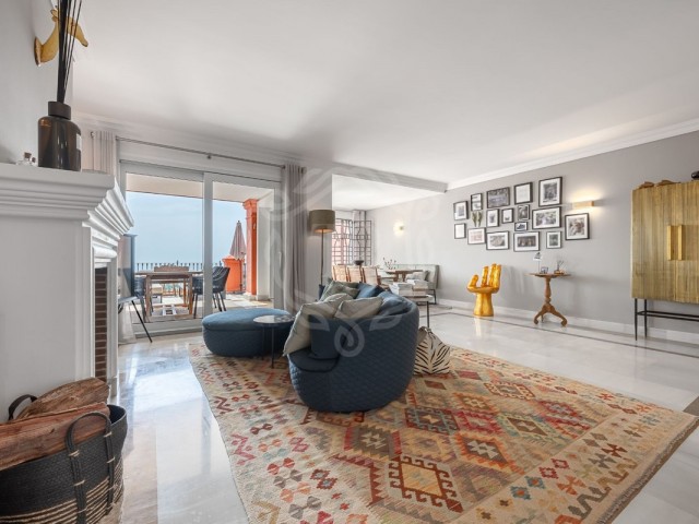 Apartamento con 4 Dormitorios  en Monte Halcones