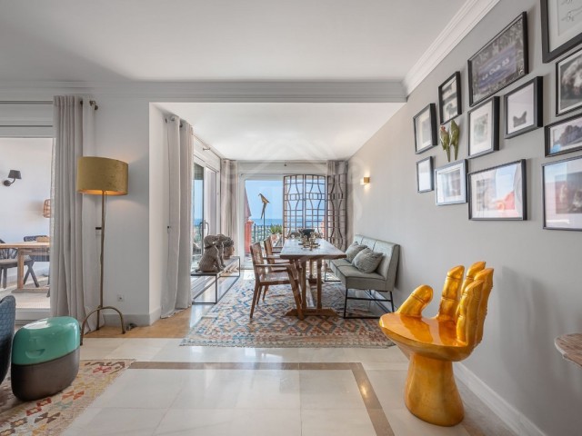 Apartamento con 4 Dormitorios  en Monte Halcones