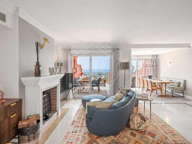 Apartamento con 4 Dormitorios  en Monte Halcones