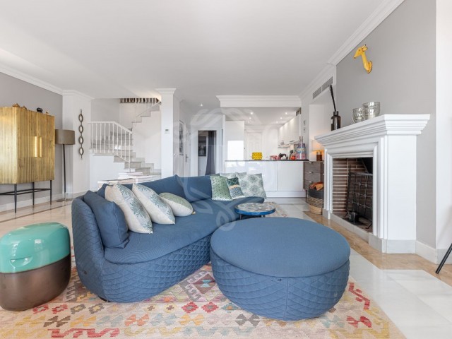 Apartamento con 4 Dormitorios  en Monte Halcones
