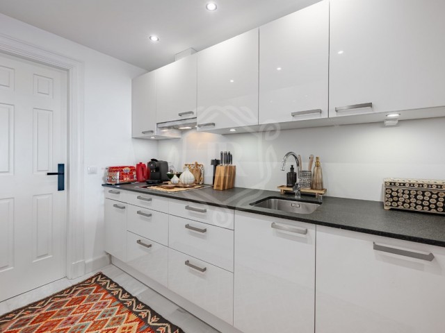 Apartamento con 4 Dormitorios  en Monte Halcones