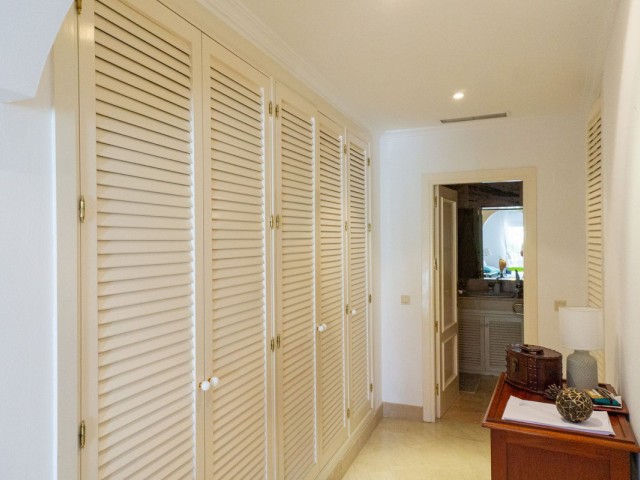 Apartamento con 2 Dormitorios  en Elviria