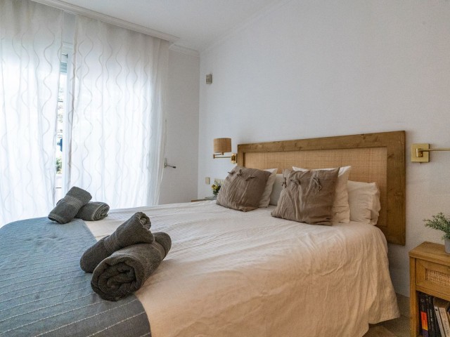 Apartamento con 2 Dormitorios  en Elviria