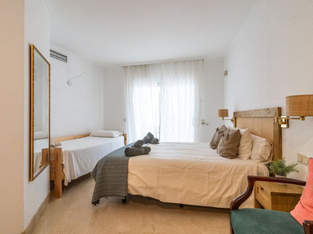Apartamento con 2 Dormitorios  en Elviria