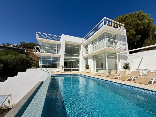 Villa con 4 Dormitorios  en Valtocado