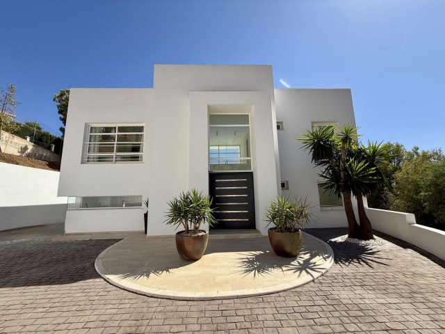 Villa con 4 Dormitorios  en Valtocado