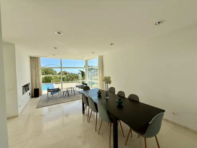 Villa con 4 Dormitorios  en Valtocado