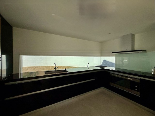 Villa con 4 Dormitorios  en Valtocado