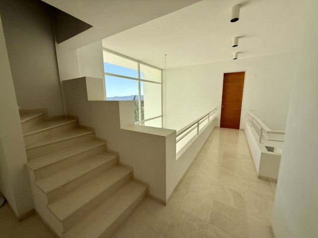 Villa con 4 Dormitorios  en Valtocado