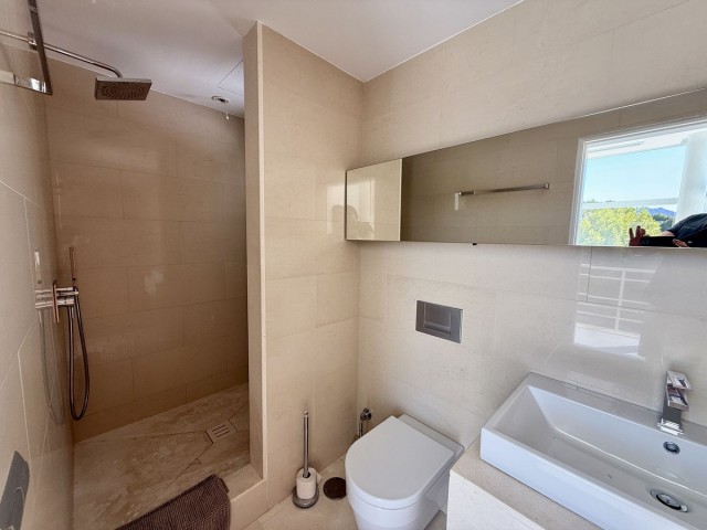 Villa con 4 Dormitorios  en Valtocado