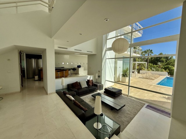 4 Makuuhuoneen Huvila Valtocado