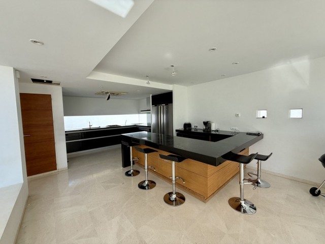 4 Makuuhuoneen Huvila Valtocado