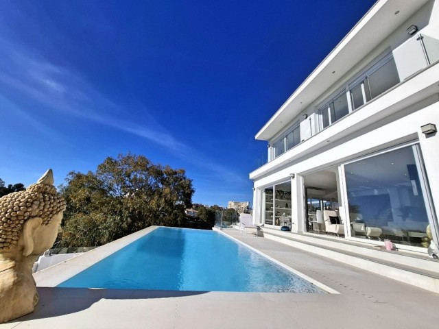 4 Schlafzimmer Villa in Fuengirola