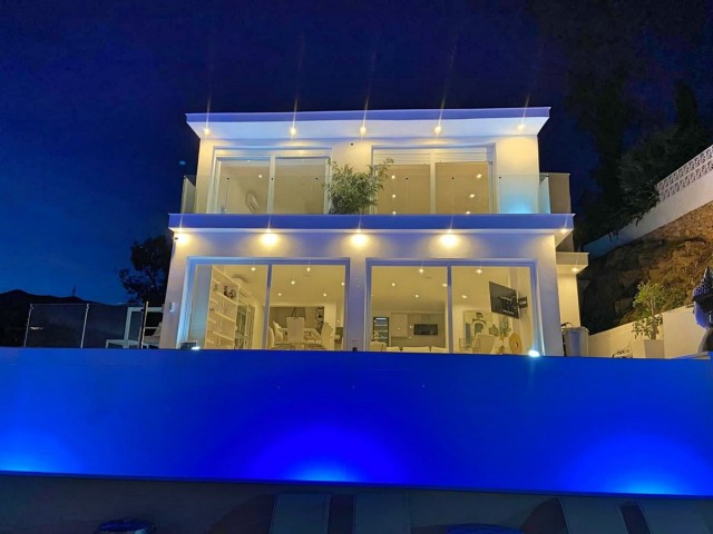 4 Schlafzimmer Villa in Fuengirola