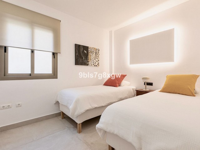 Apartamento con 2 Dormitorios  en Benahavís