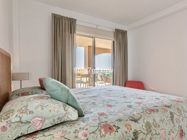 Apartamento con 2 Dormitorios  en Benahavís