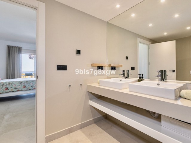 Apartamento con 2 Dormitorios  en Benahavís