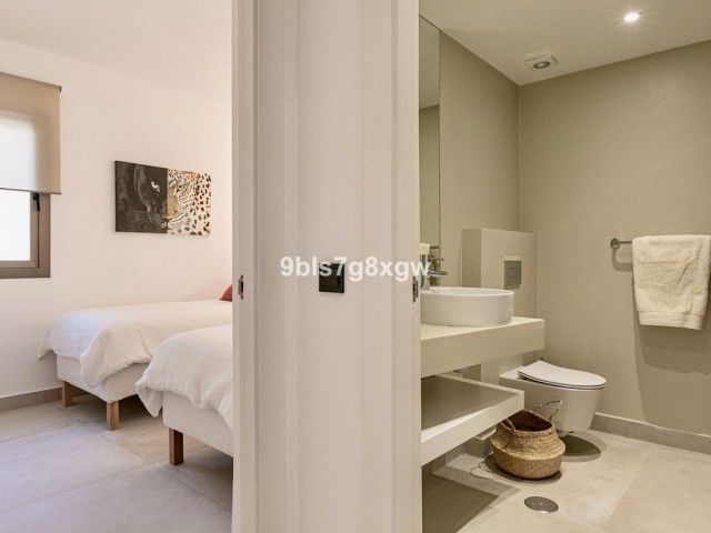 Apartamento con 2 Dormitorios  en Benahavís