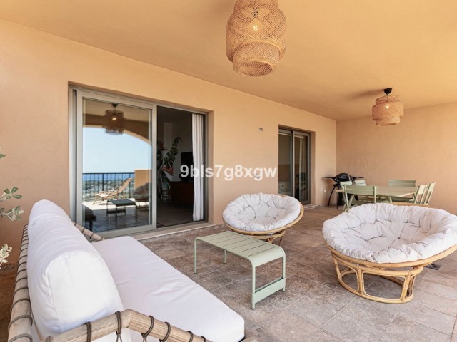 Apartamento con 2 Dormitorios  en Benahavís