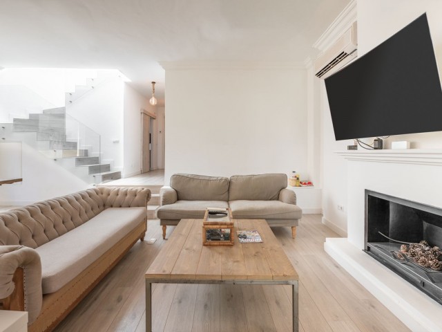 Maison mitoyenne avec 5 Chambres  à Guadalmina Baja