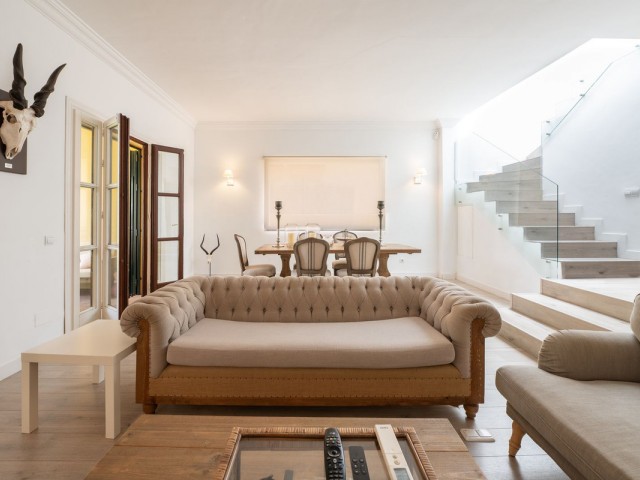 Maison mitoyenne avec 5 Chambres  à Guadalmina Baja