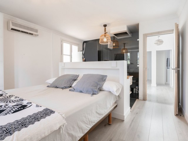Maison mitoyenne avec 5 Chambres  à Guadalmina Baja