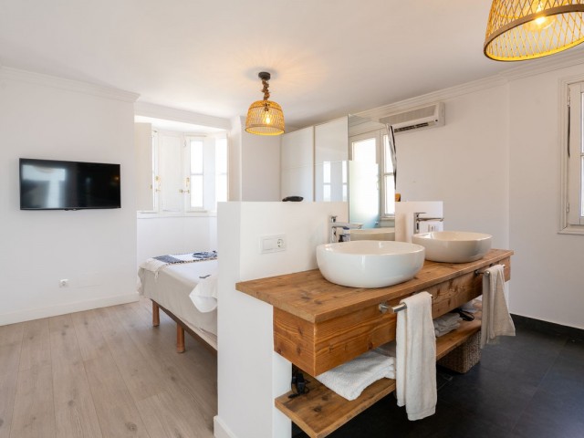 Maison mitoyenne avec 5 Chambres  à Guadalmina Baja