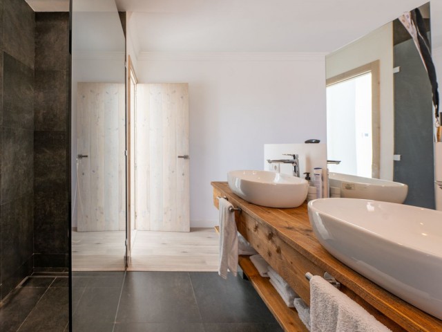 Maison mitoyenne avec 5 Chambres  à Guadalmina Baja