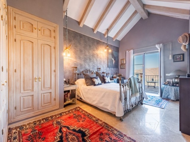 Villa con 4 Dormitorios  en Istán