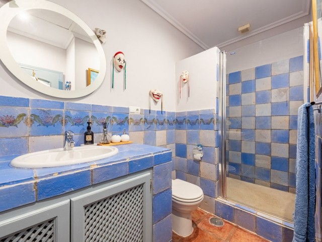 Villa con 4 Dormitorios  en Istán
