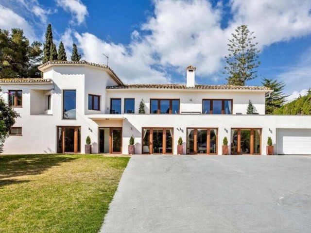 Villa avec 8 Chambres  à San Pedro de Alcántara