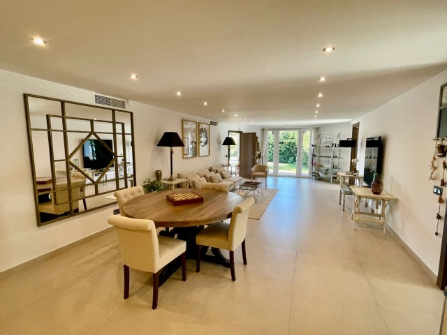 Villa avec 8 Chambres  à San Pedro de Alcántara