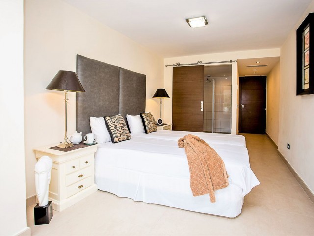 Villa avec 8 Chambres  à San Pedro de Alcántara