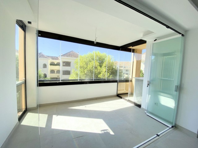 3 Bedrooms Apartment in Elviria