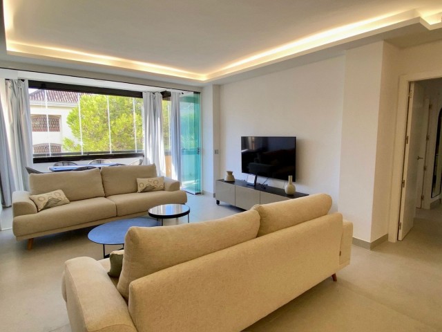 3 Bedrooms Apartment in Elviria