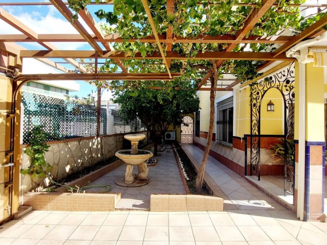7 Bedrooms Townhouse in Los Boliches